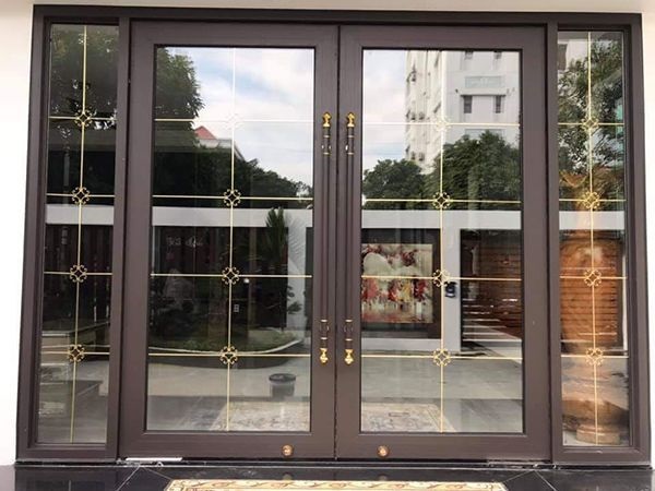 cửa nhôm hệ kính cường lực